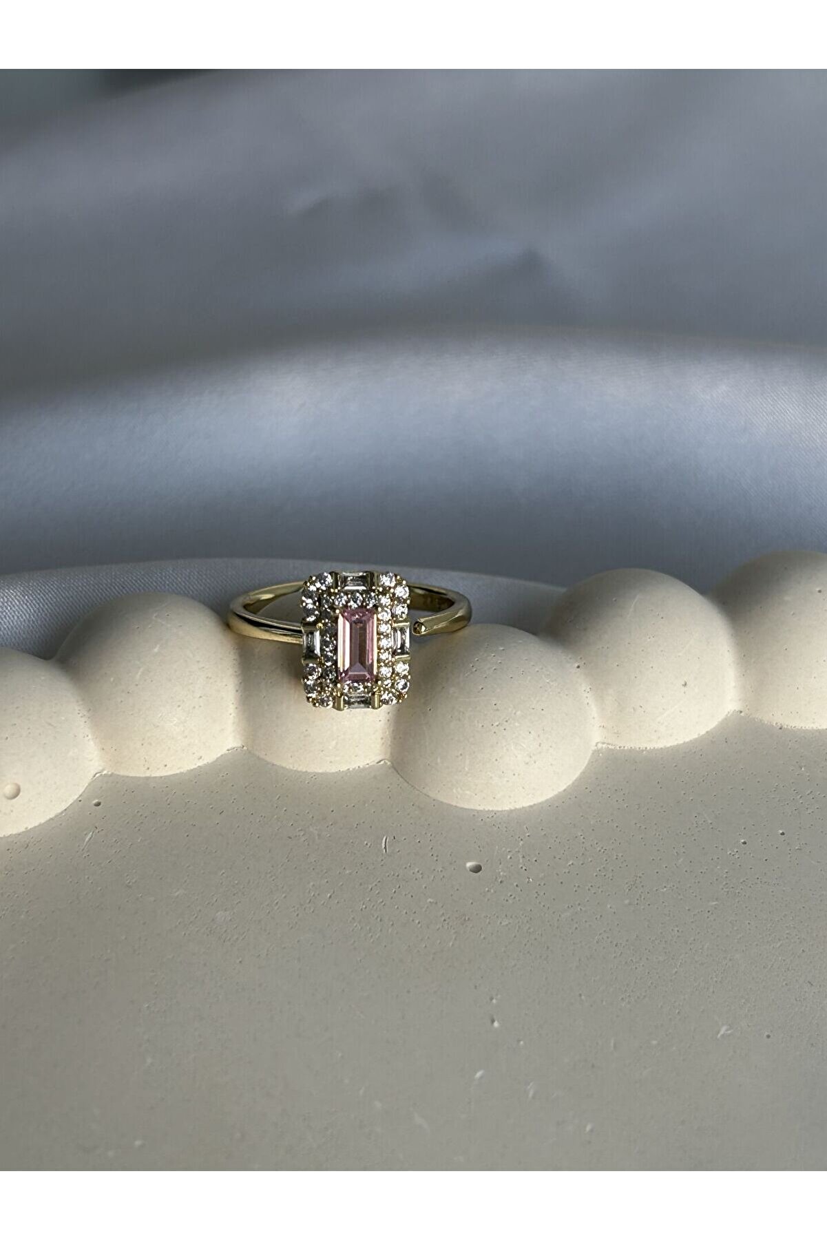 Ateli̇er Emi̇ne Pembe Baget Taş Yüzük