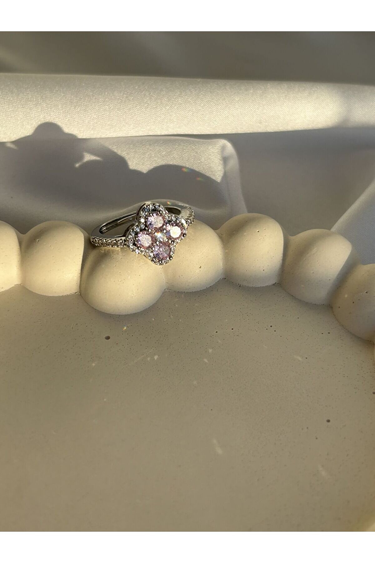 Ateli̇er Emi̇ne Zi̇rkon Pembe Yonca Yüzük