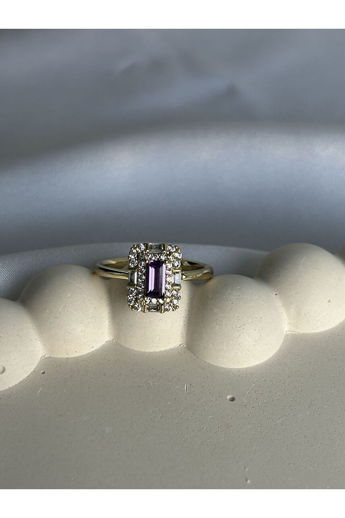 Ateli̇er Emi̇ne Mor Baget Taş Yüzük