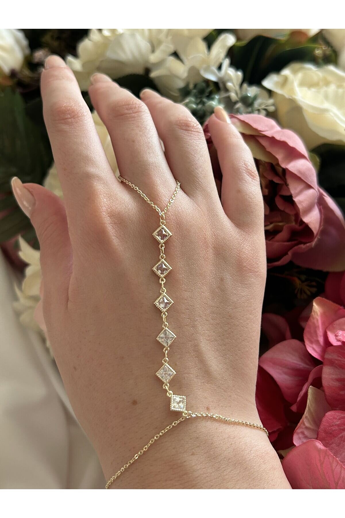 Ateli̇er Emi̇ne Dörtgen Detay Şahmeran