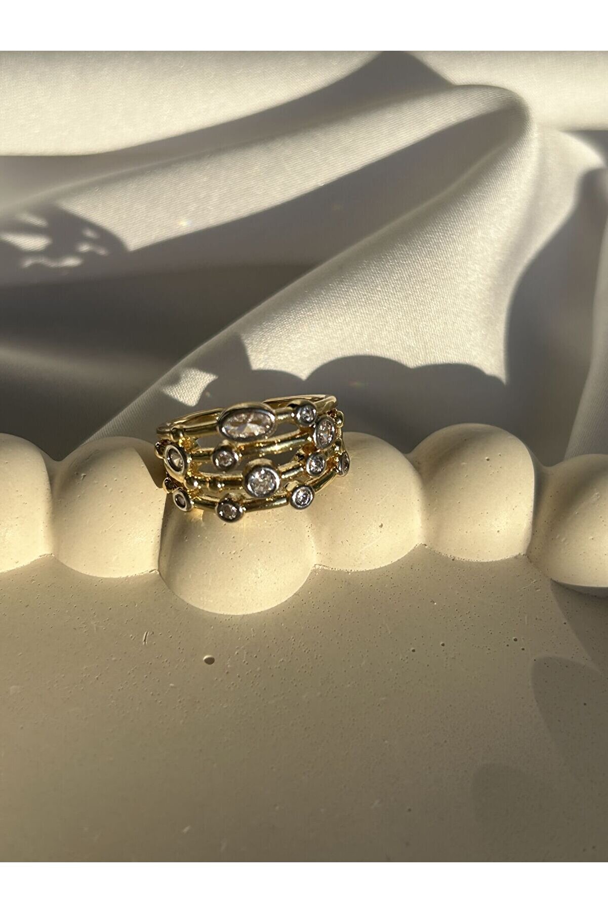 Ateli̇er Emi̇ne Dört Sıra Zi̇rkon Detay Yüzük