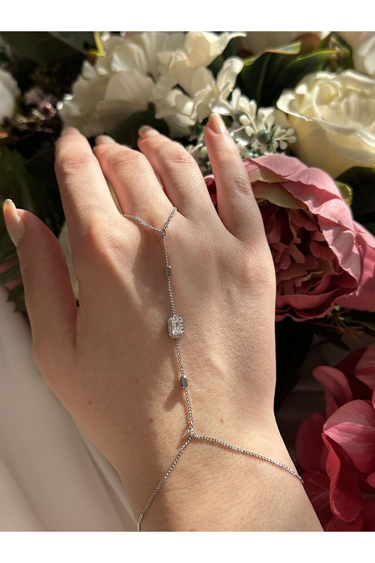 Ateli̇er Emi̇ne Baget Taşlı Şahmeran