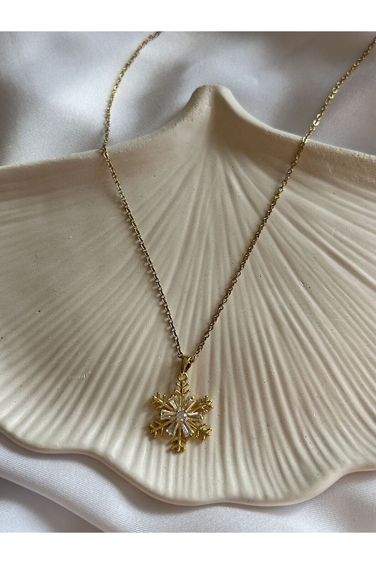 Ateli̇er Emi̇ne Gold Kar Tanesi̇ Kolye