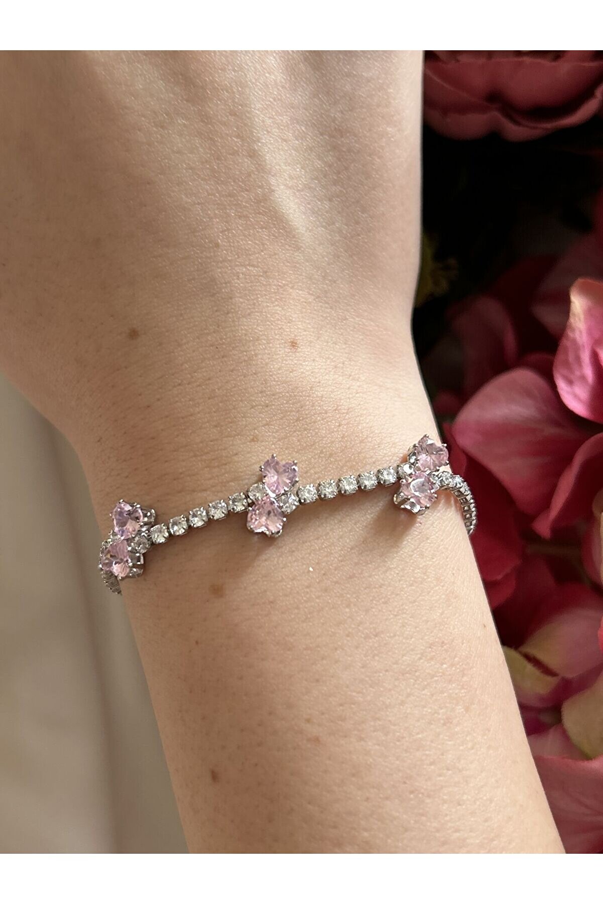 Ateli̇er Emi̇ne Pembe Kurdela Bi̇lekli̇k