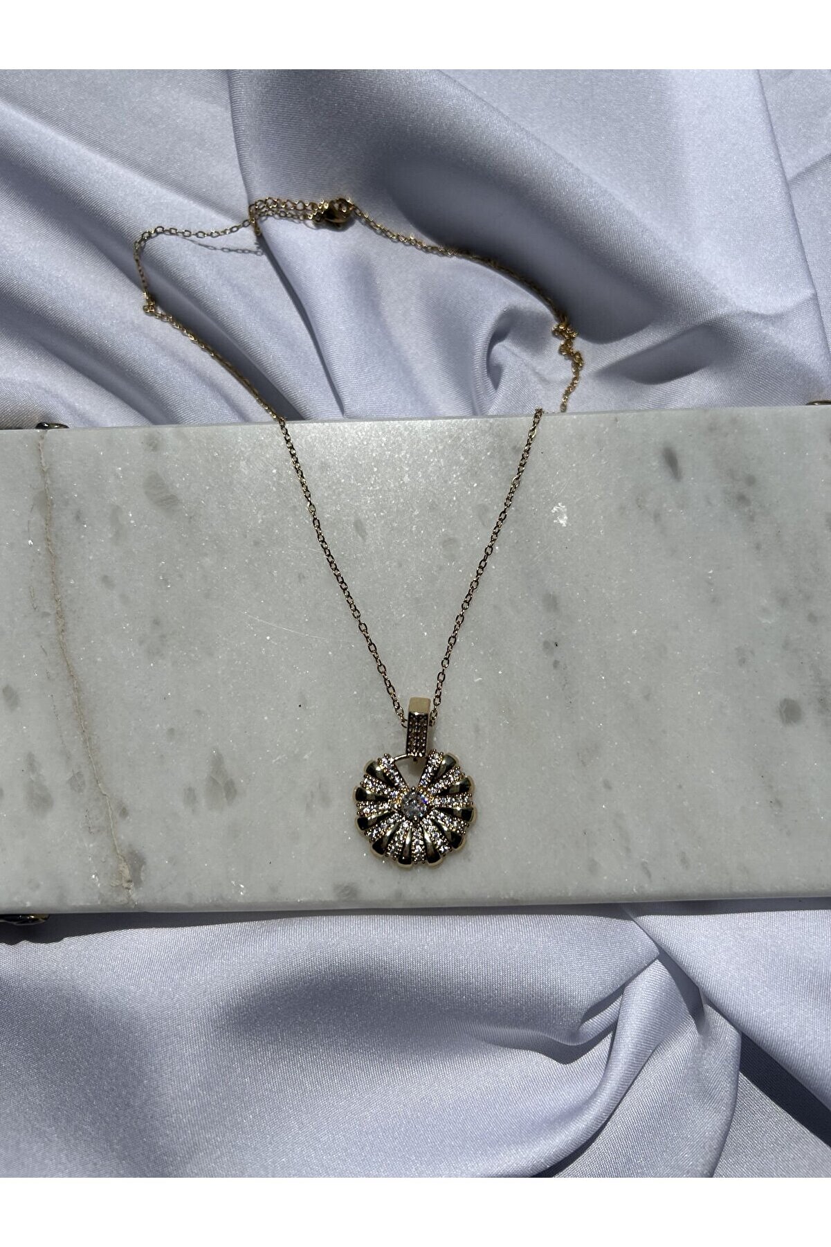 Ateli̇er Emi̇ne Zi̇rkon Taşlı Halka Tasarım Kolye