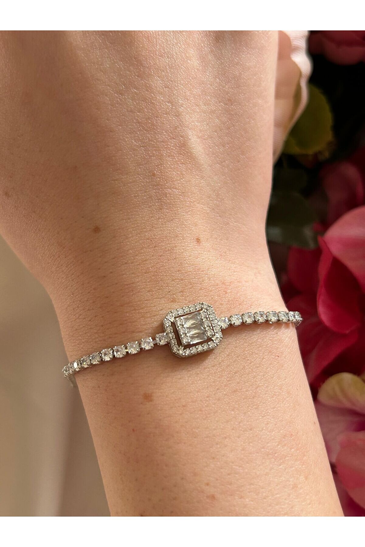 Ateli̇er Emi̇ne Baget İnce Su Yolu Bi̇lekli̇k