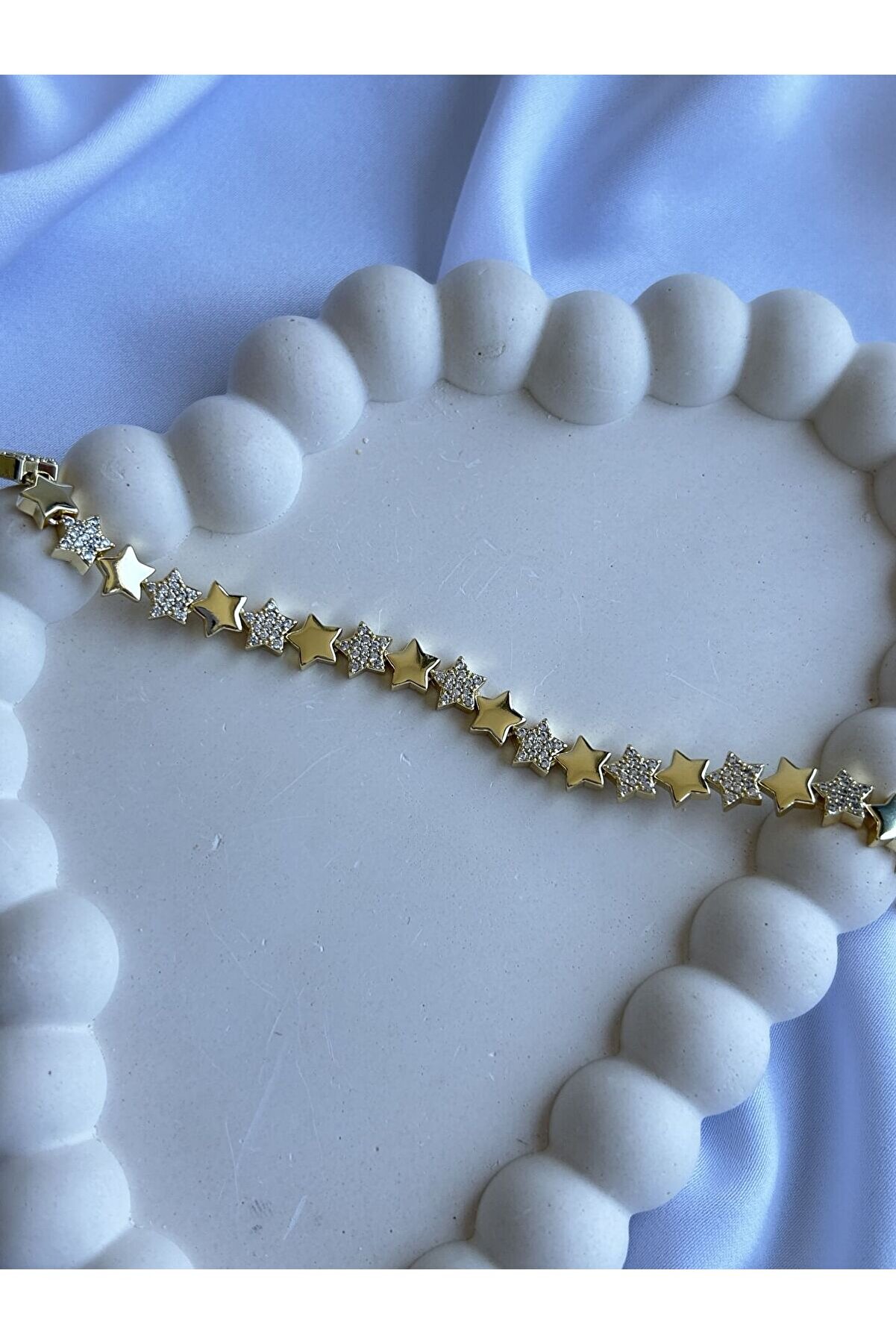 Ateli̇er Emi̇ne Yıldız Di̇zi̇si̇ Bi̇lekli̇k