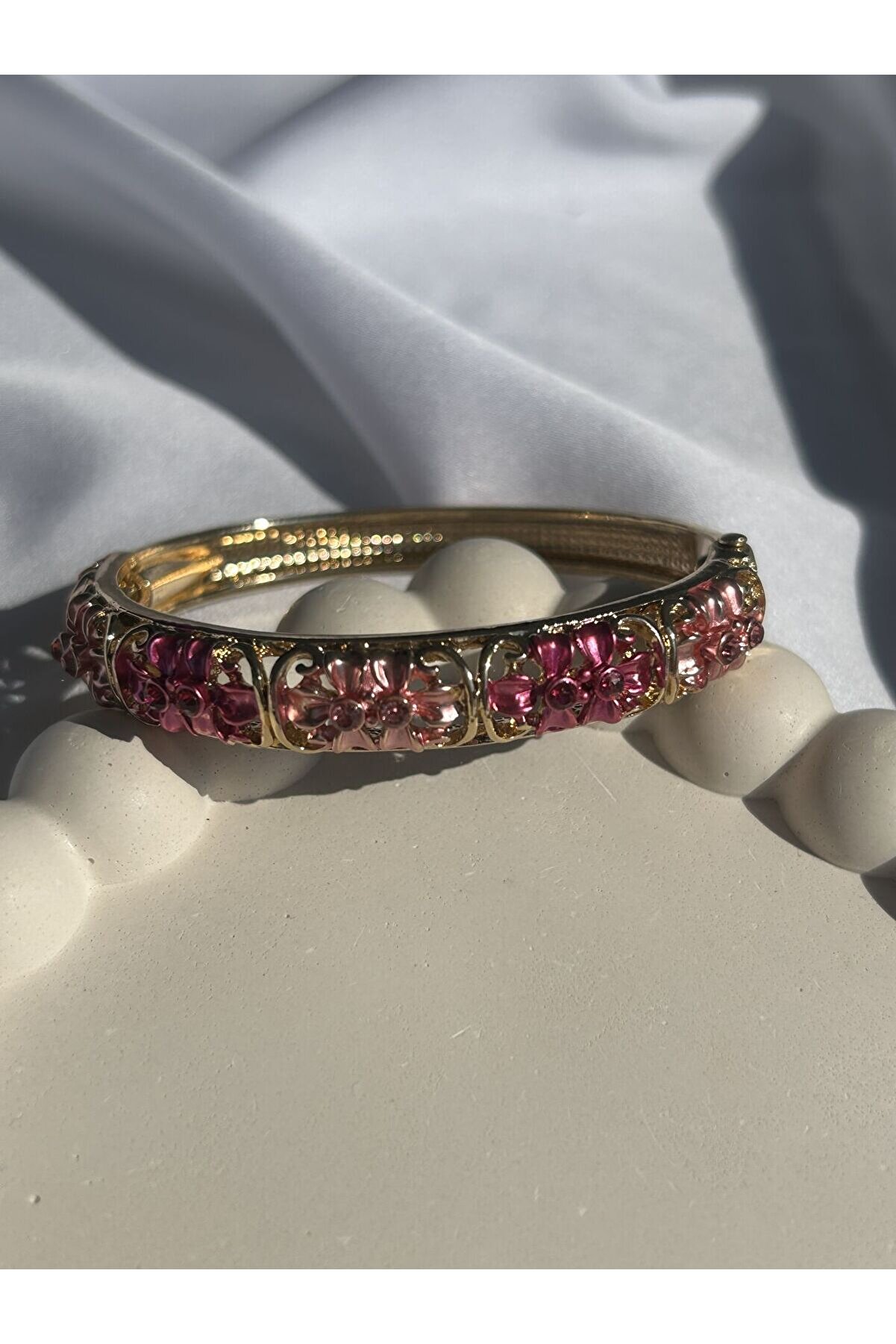 Ateli̇er Emi̇ne Fuşya Çi̇çek Kelepçe Bi̇lekli̇k