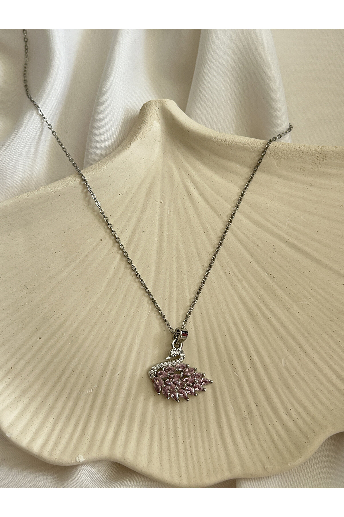 Ateli̇er Emi̇ne Pembe Zi̇rkon Kuğu Kolye