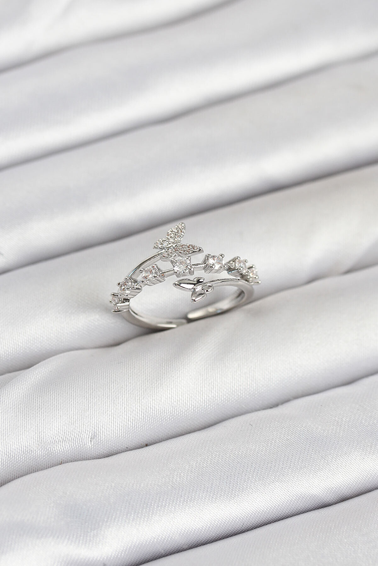 Toptan Bulurum Pirinç Gümüş Renk Zirkon Taşlı Model Kadın Yüzük