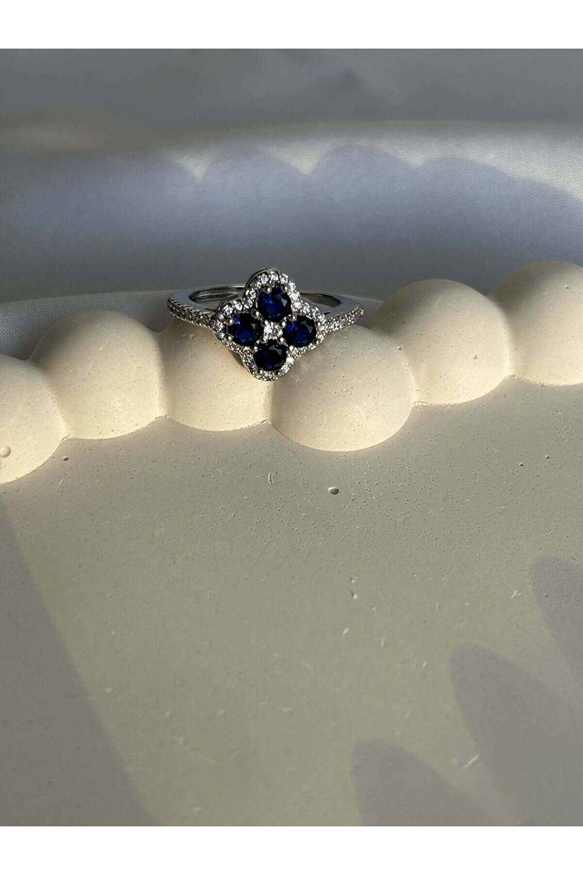 Ateli̇er Emi̇ne Zi̇rkon Laci̇vert Yonca Yüzük