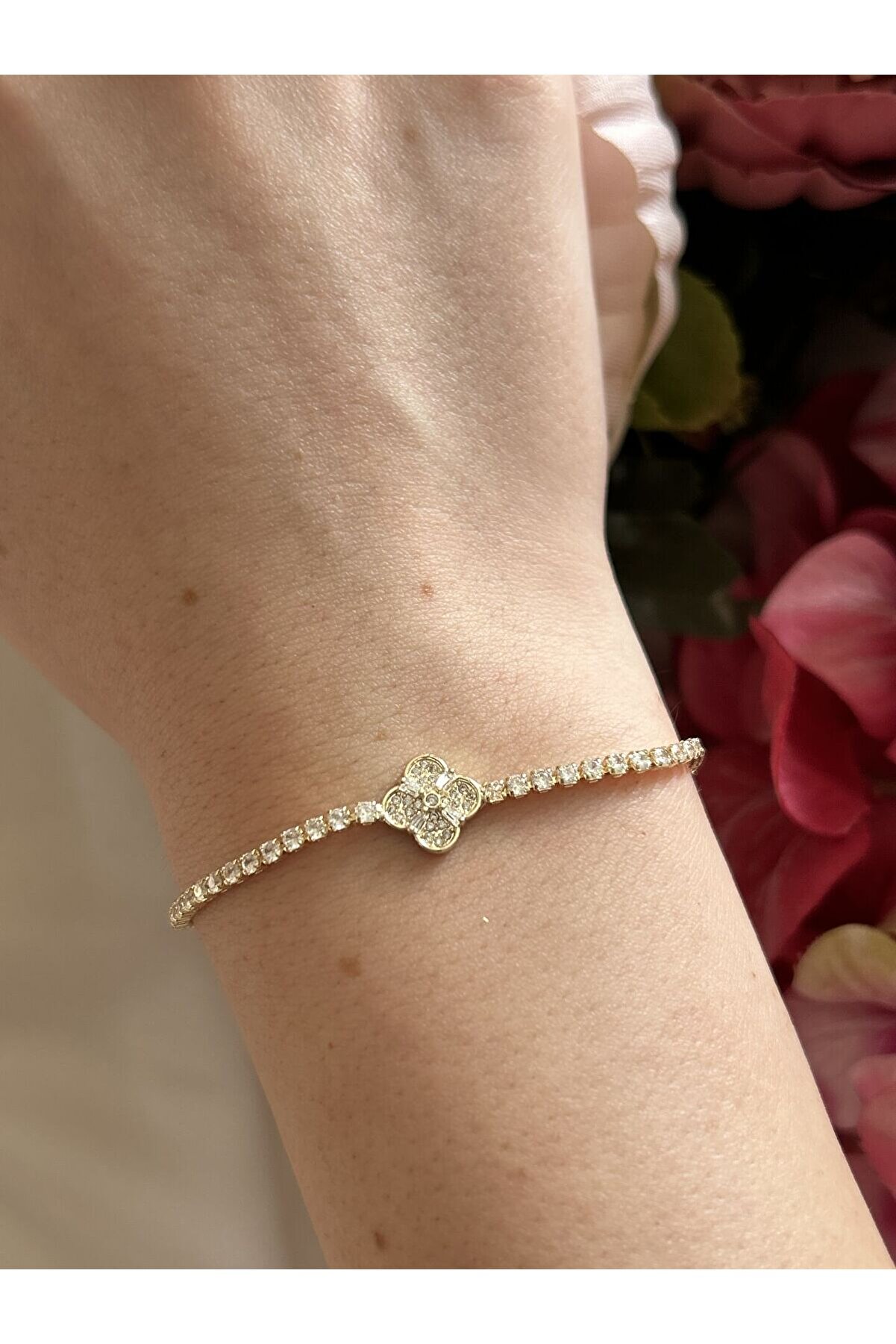 Ateli̇er Emi̇ne Zi̇rkon Yonca Detay Su Yolu Bi̇lekli̇k