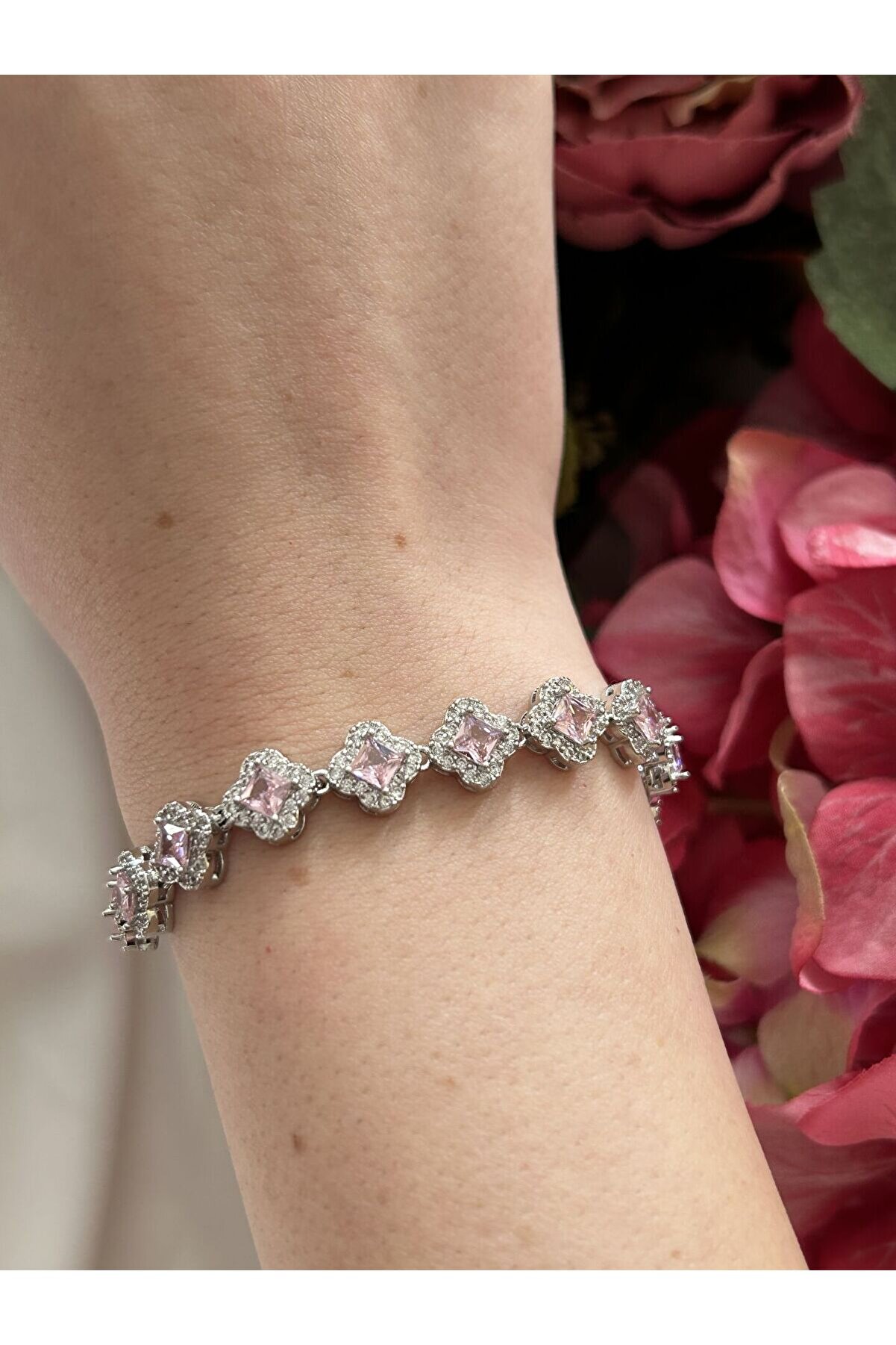 Ateli̇er Emi̇ne Vıp Pembe Yonca Bi̇lekli̇k