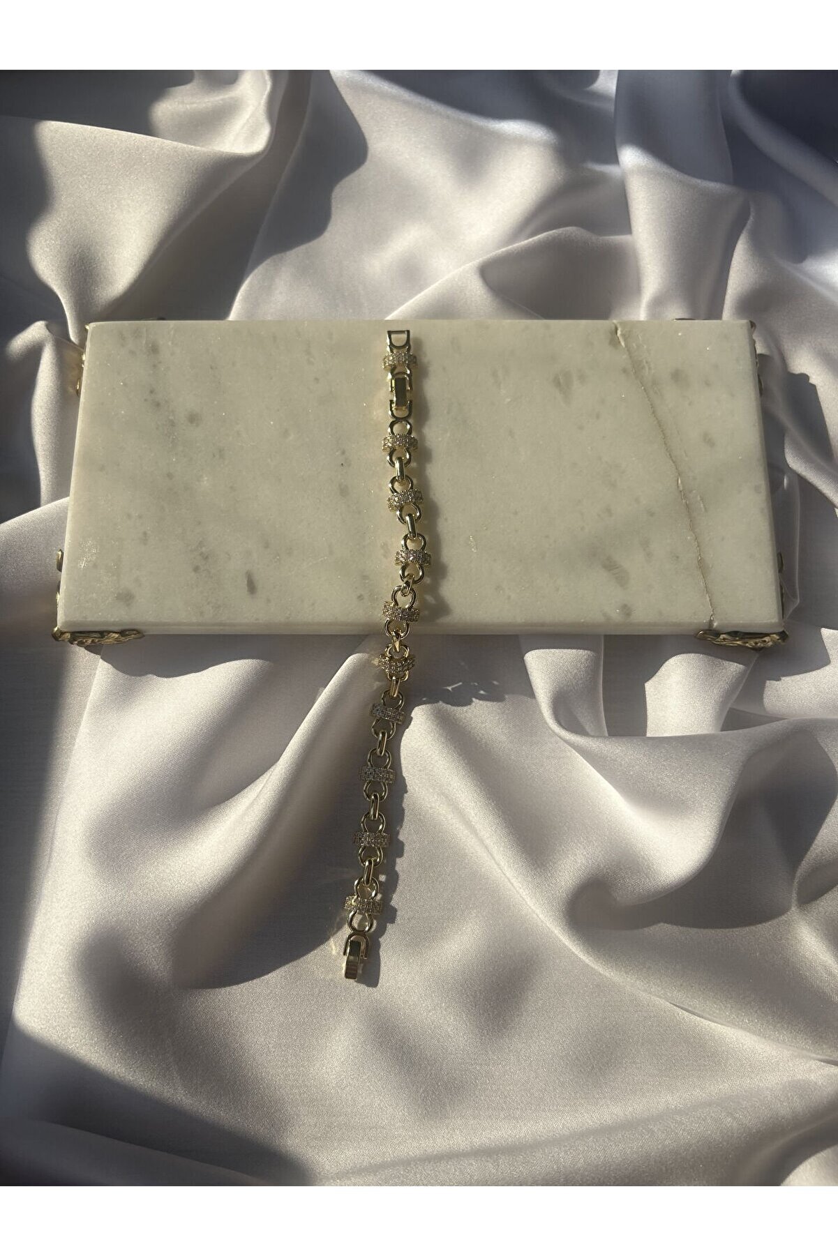 Ateli̇er Emi̇ne Taşlı Düğüm Model Bi̇lekli̇k