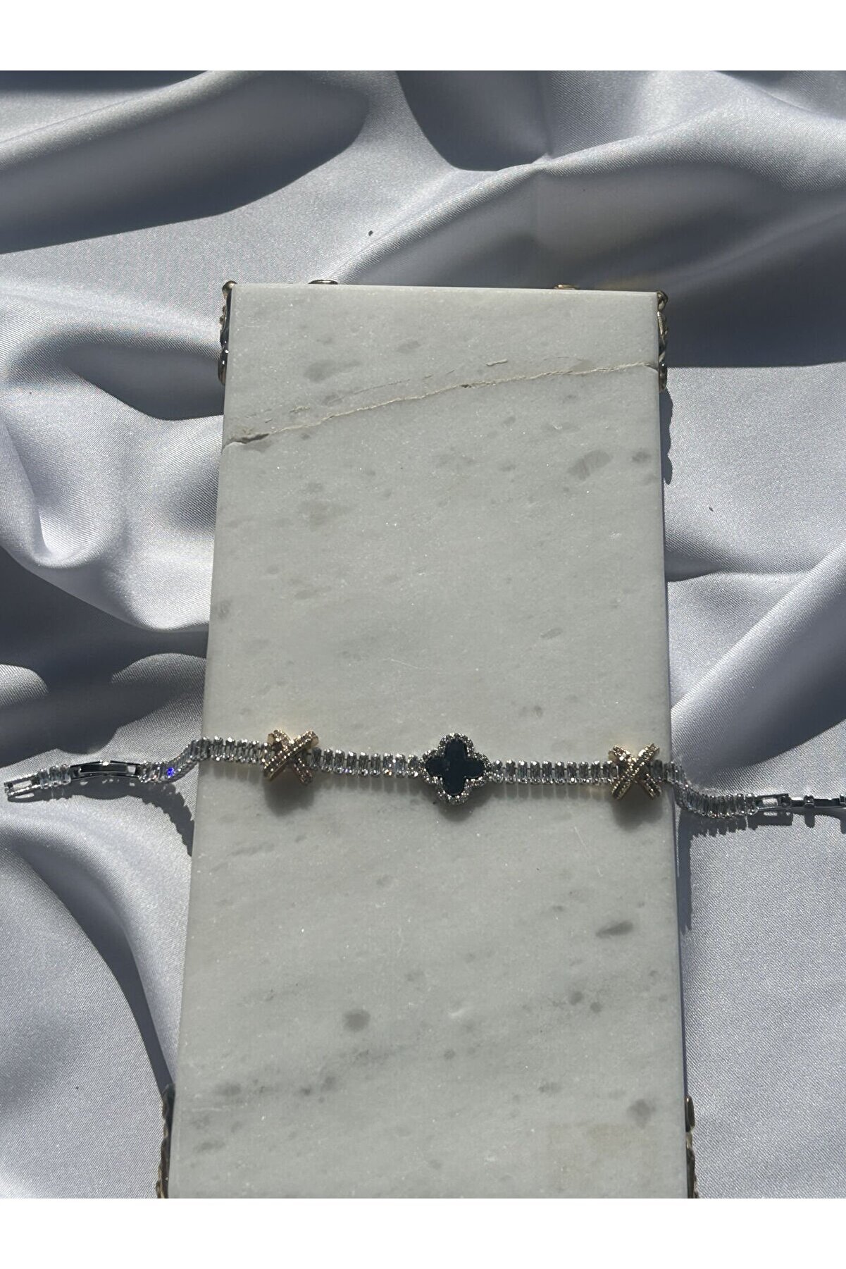 Ateli̇er Emi̇ne Si̇yah Yonca Detaylı Baget Bi̇lekli̇k