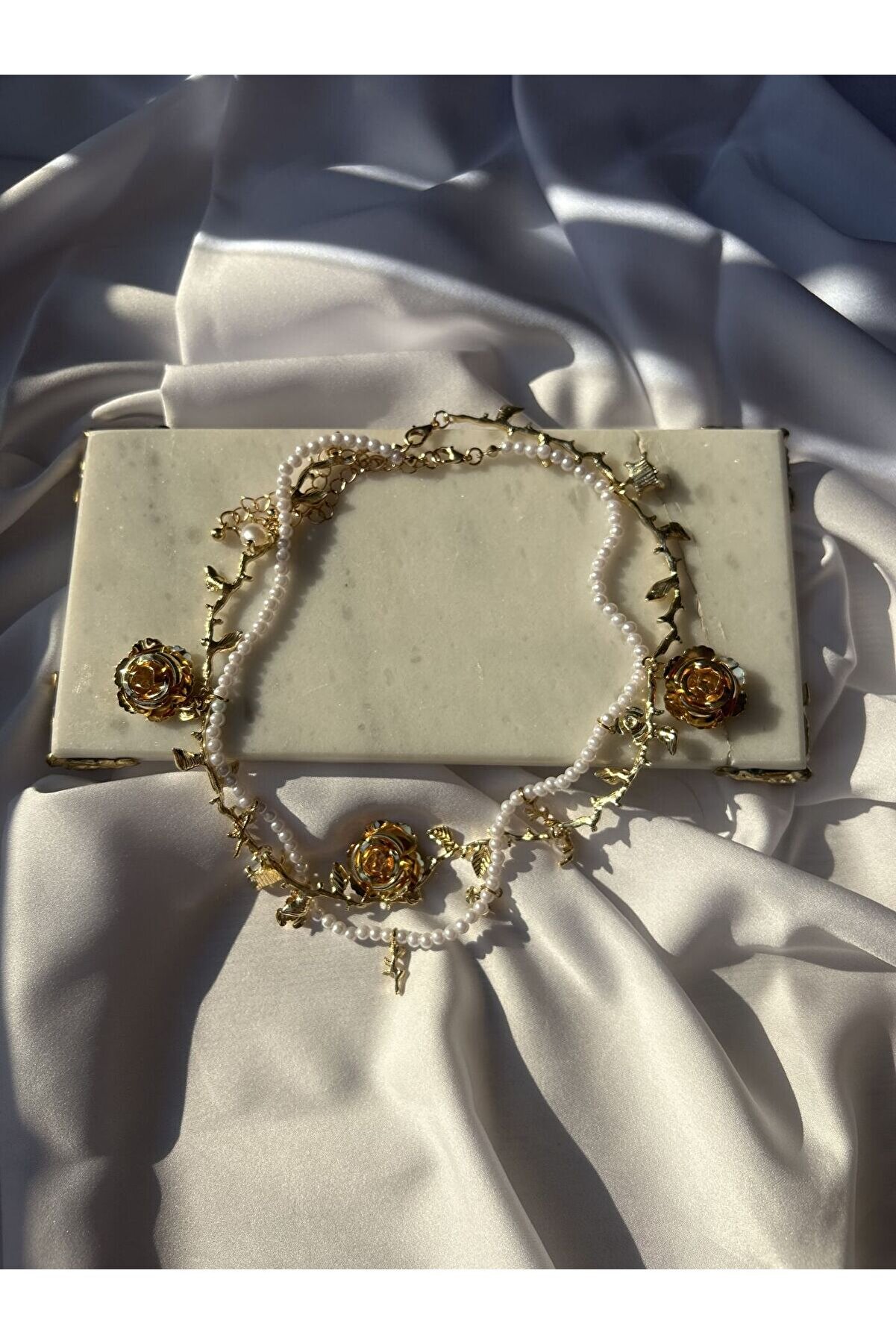 Ateli̇er Emi̇ne İnci̇li̇ Gül Detay Kolye