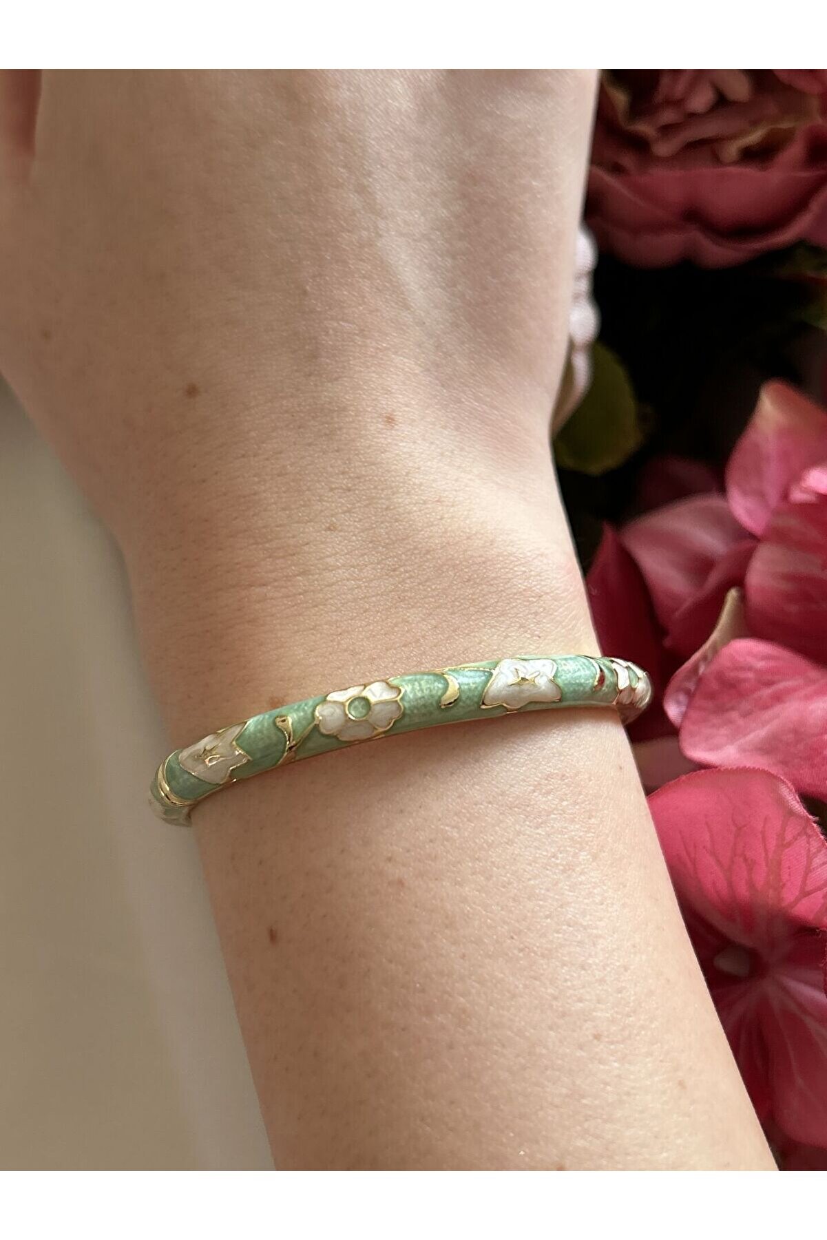 Ateli̇er Emi̇ne Mi̇neli̇ Yeşi̇l Çi̇çek Kelepçe Bi̇lekli̇k