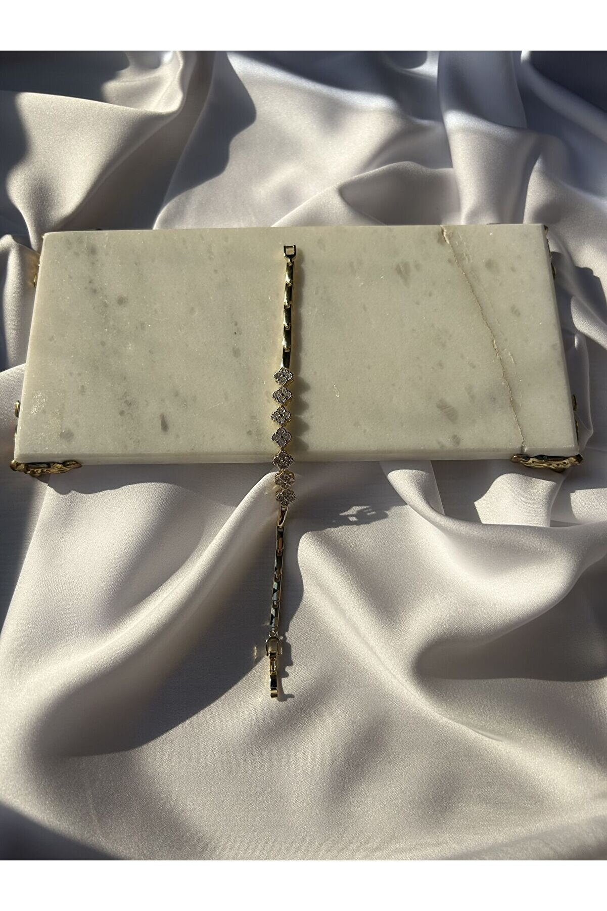 Ateli̇er Emi̇ne Zi̇rkon Taşlı Sıralı Yonca Bi̇lekli̇k