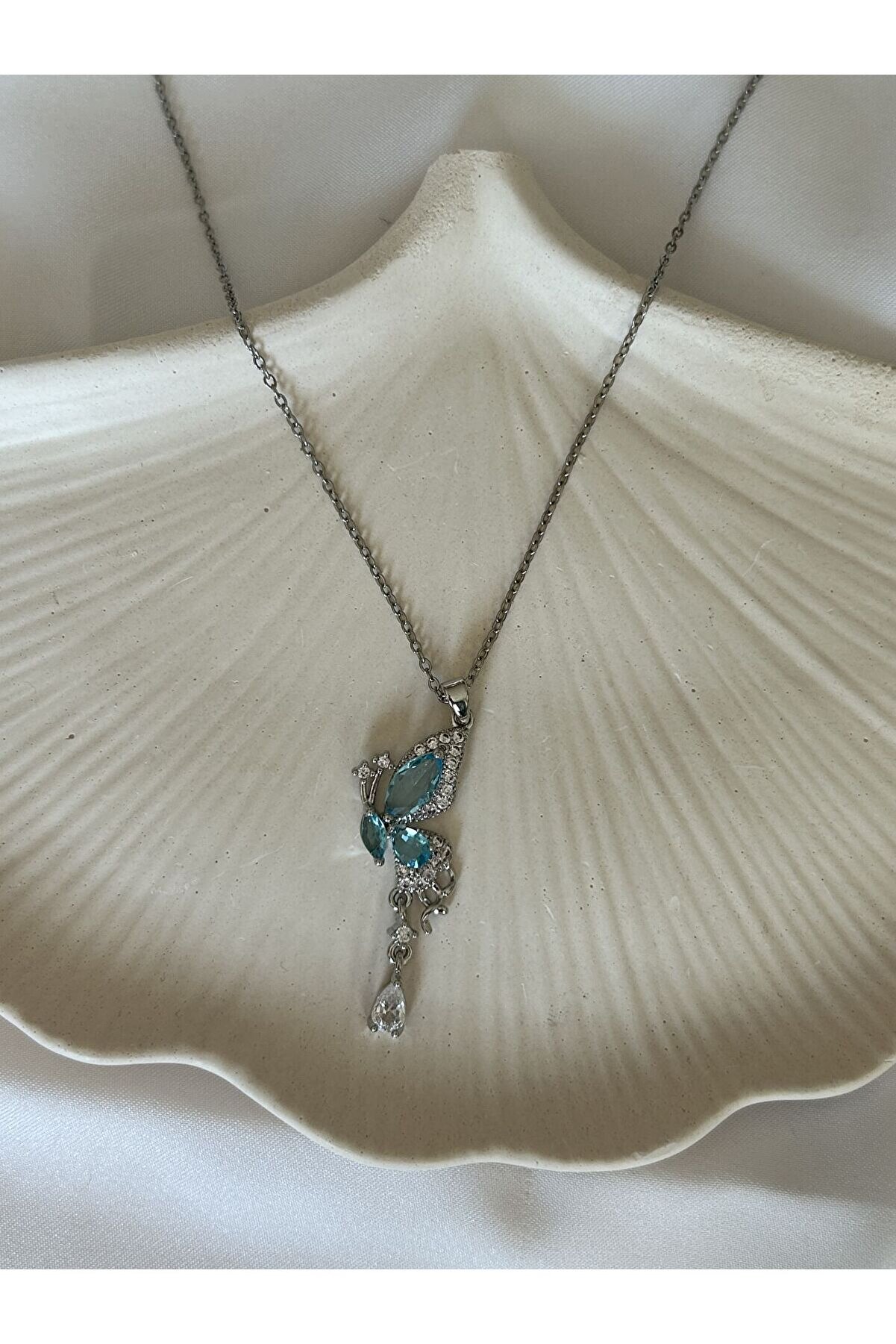 Ateli̇er Emi̇ne Mavi̇ Kelebek Kolye