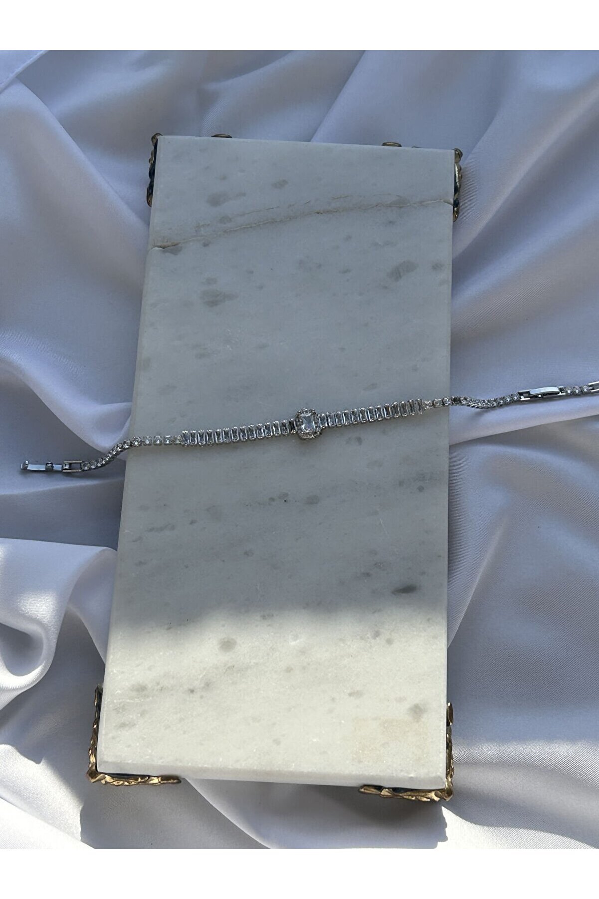 Ateli̇er Emi̇ne Di̇kdörtgen Baget Taş Detay Gümüş Bi̇lekli̇k