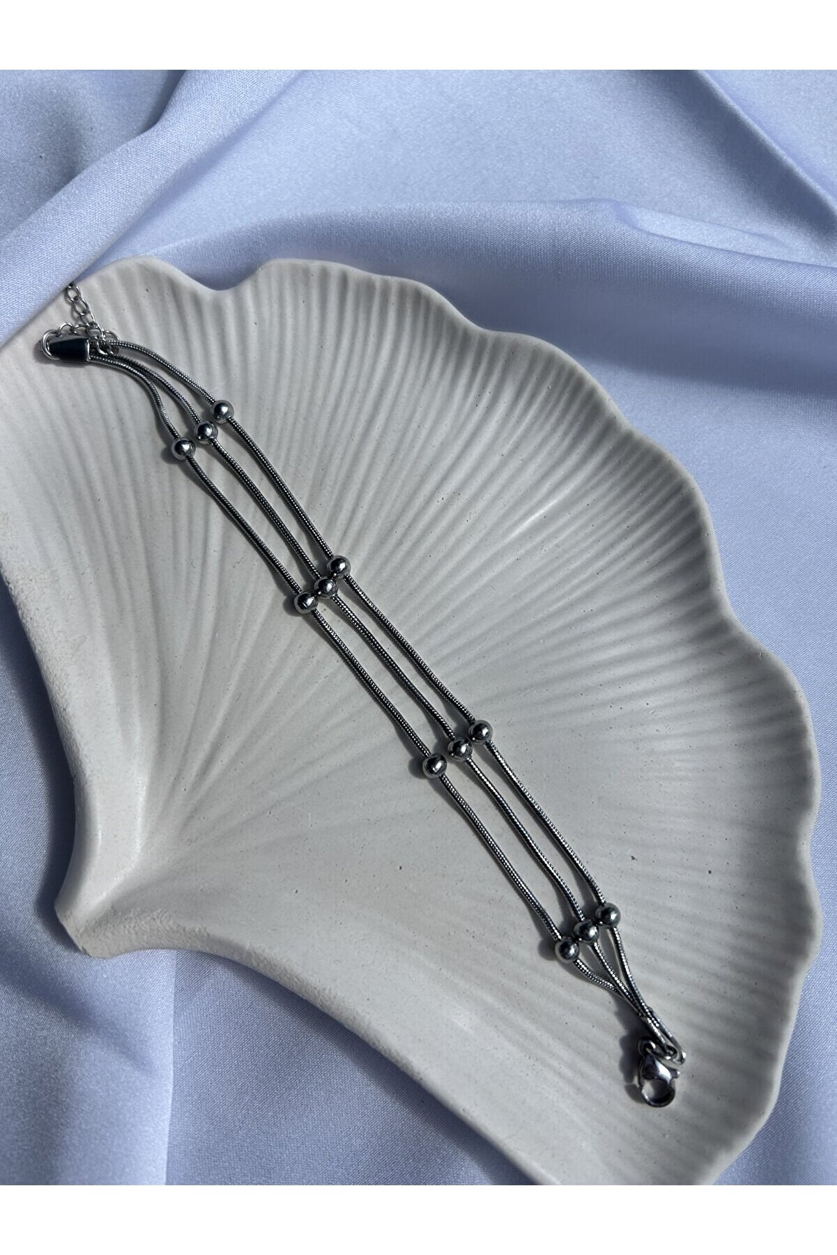 Ateli̇er Emi̇ne Üçlü Tasarım Bi̇lekli̇k