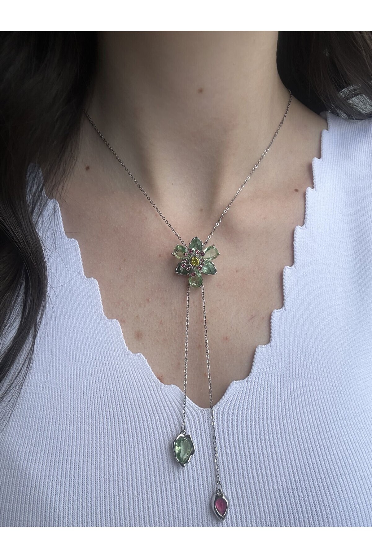 Ateli̇er Emi̇ne Yeşi̇l Çi̇çekli̇ Y Kolye