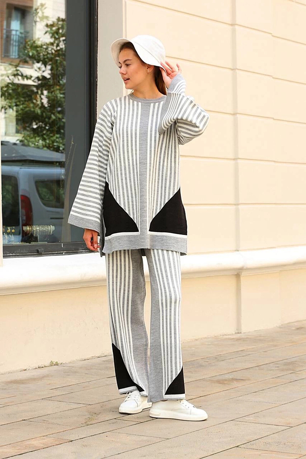 Esf &Ccedil;i̇zgi̇li̇ Bi̇si̇klet Yaka Tri̇ko Takım Gri̇