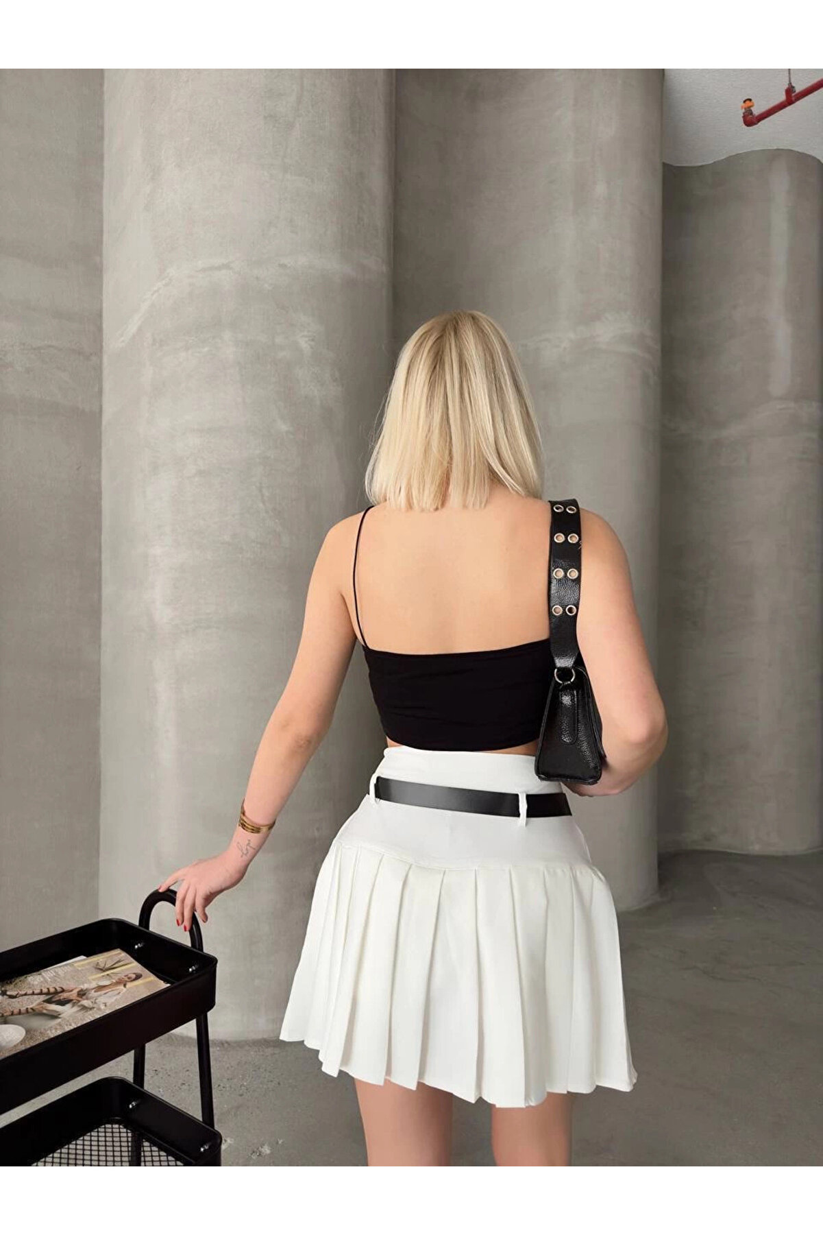 Efsabe Shop Kemerli̇ Pi̇li̇seli̇ Şort Etek Beyaz S25305