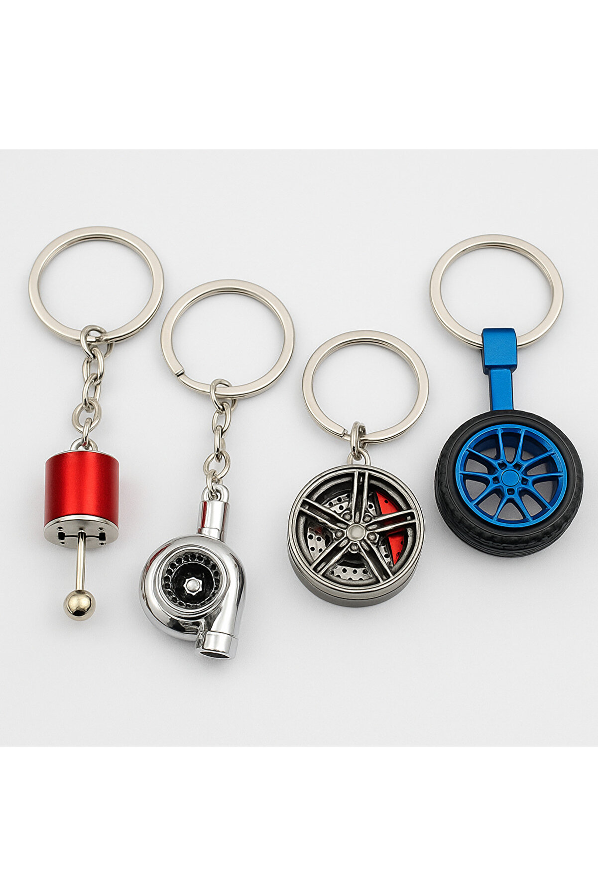 TRENDMEN Otomobil Temalı 4’lü Metal Oto Anahtarlık Seti – Vites Topuzu, Turbo, Disk Fren, Spor Jant Hediyelik