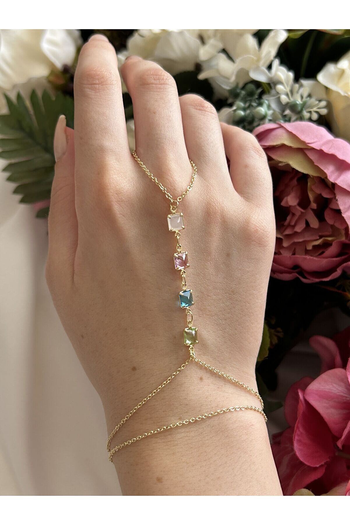 Ateli̇er Emi̇ne Renki̇ Baget Şahmeran