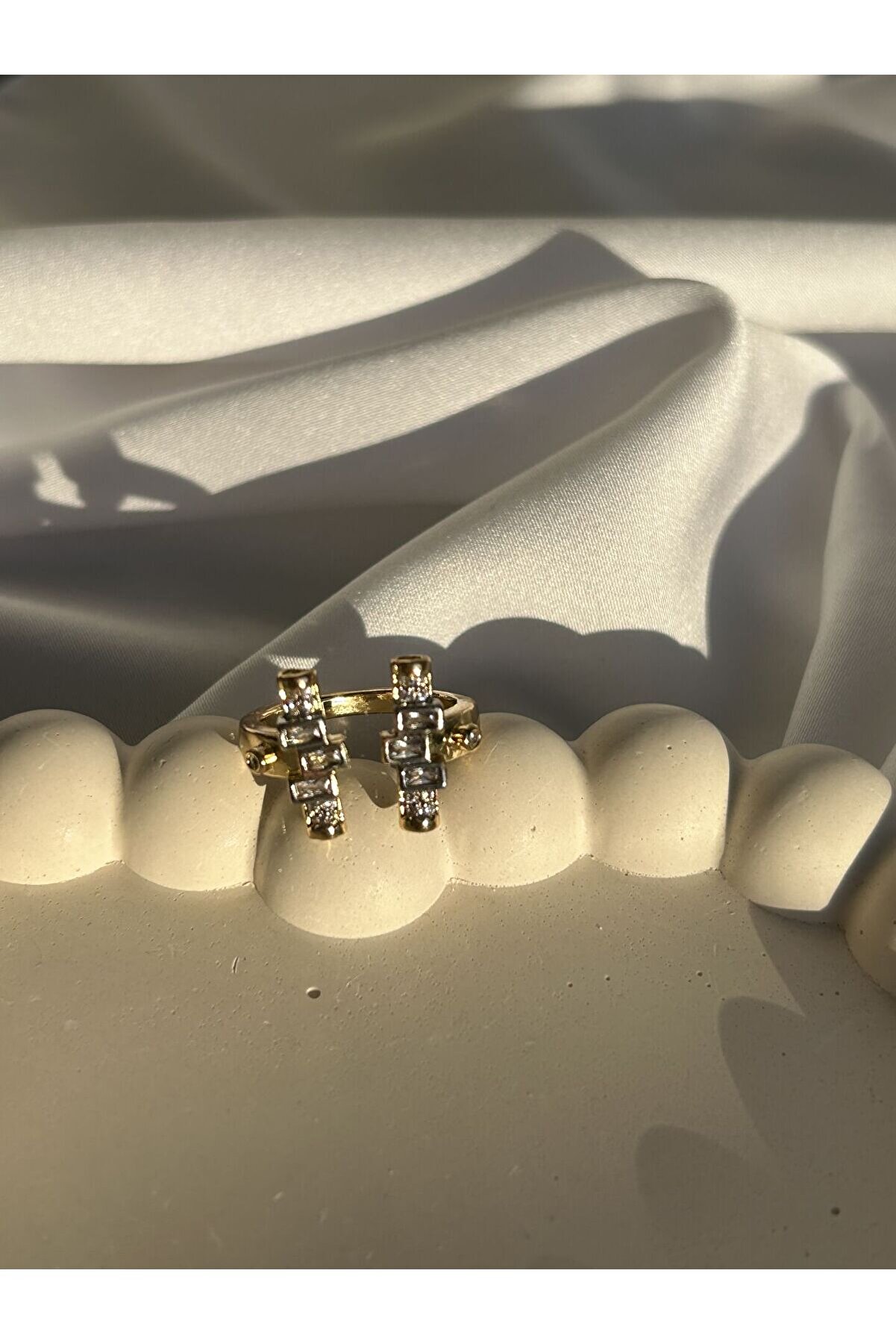 Ateli̇er Emi̇ne Taşlı Asi̇metri̇k Yüzük