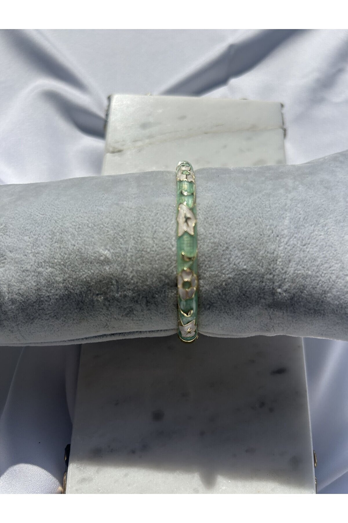 Ateli̇er Emi̇ne Mi̇neli̇ Yeşi̇l Çi̇çek Kelepçe Bi̇lekli̇k