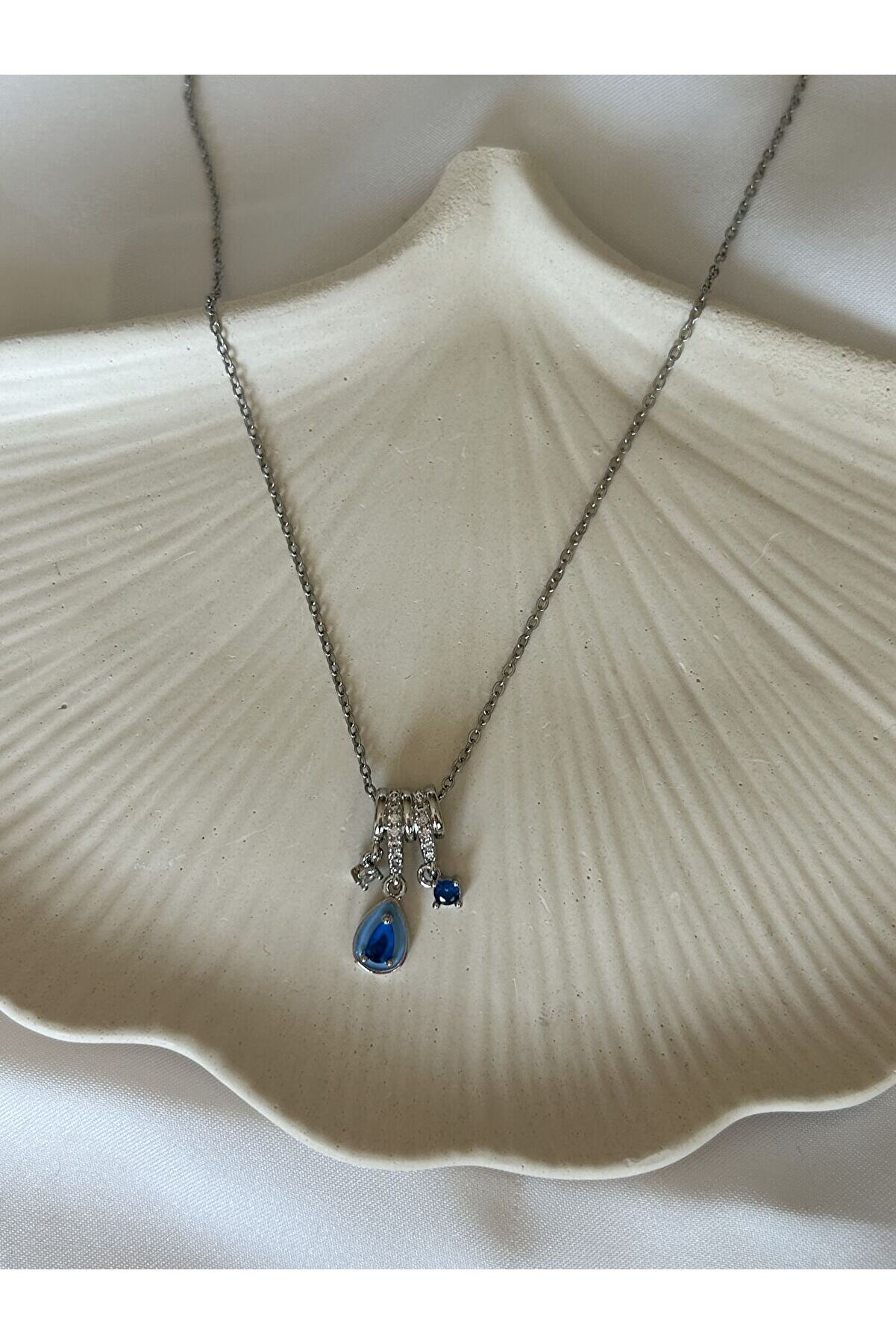 Ateli̇er Emi̇ne Mavi̇ Charmlı Kolye