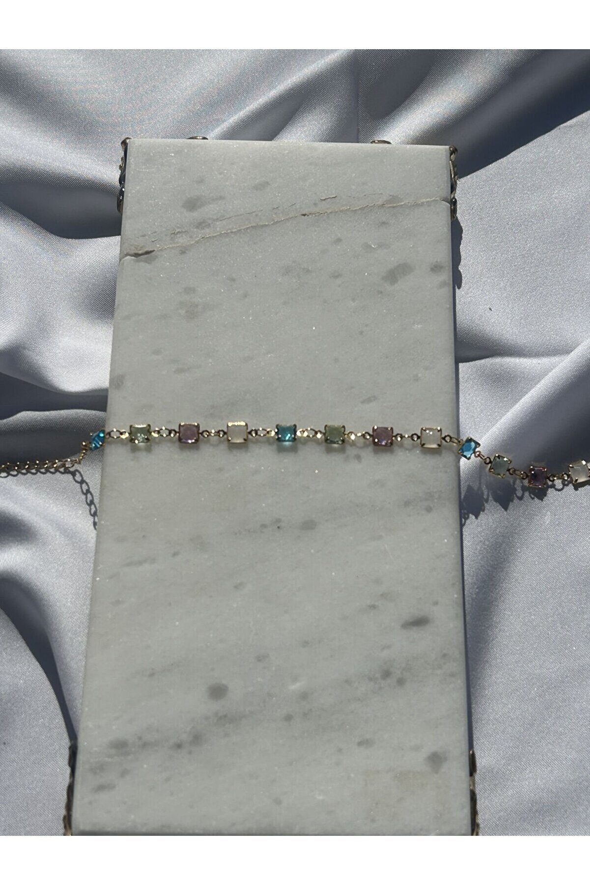 Ateli̇er Emi̇ne Renkli̇ Kare Taş Bi̇lekli̇k