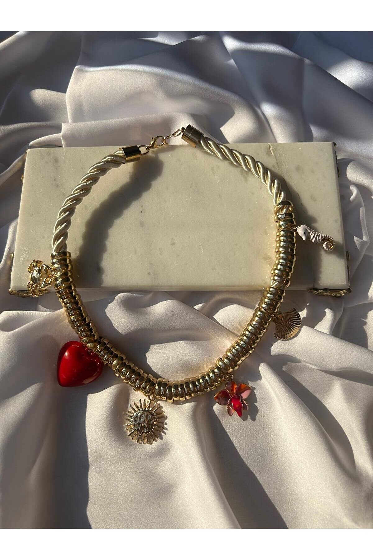 Ateli̇er Emi̇ne Halat Detaylı Charm Kolye