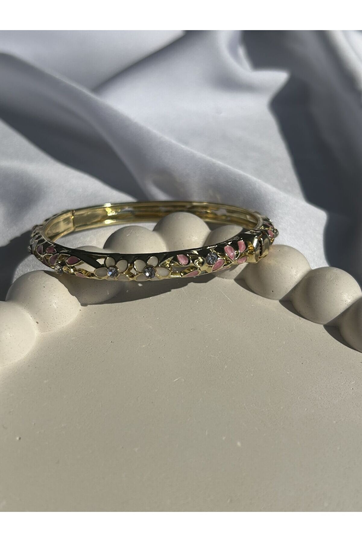 Ateli̇er Emi̇ne Pembe Çi̇çek Mi̇neli̇ Kelepçe Bi̇lekli̇k