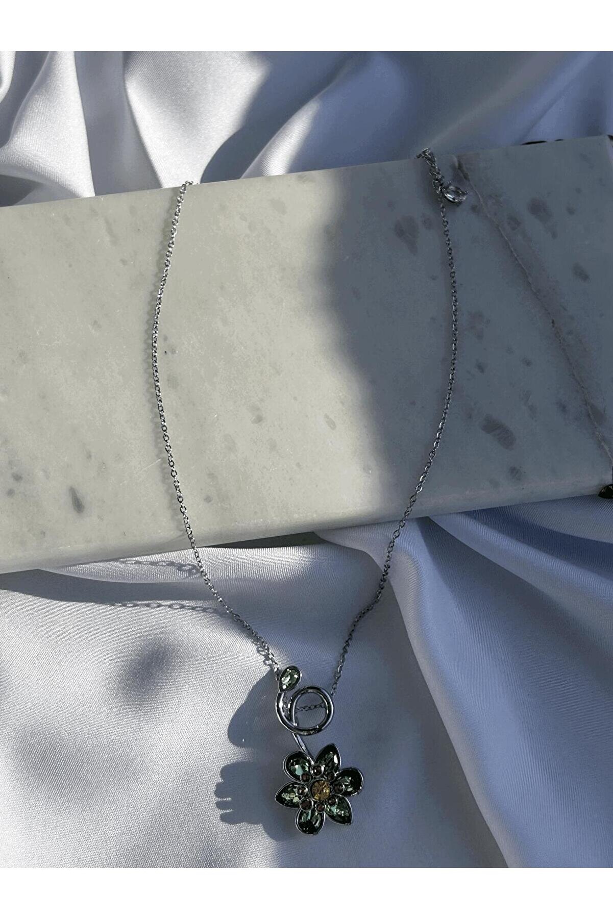 Ateli̇er Emi̇ne Yeşi̇l Idylli̇a Kolye