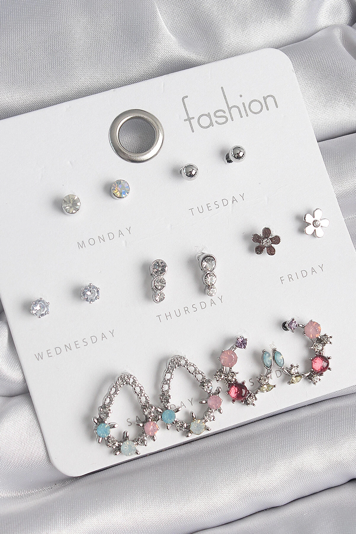 Modamtn Bfs Pi̇ri̇n&ccedil; G&uuml;m&uuml;ş Renk Zi̇rkon Taşlı Damla Model &Ccedil;i̇&ccedil;ek Detay 7 &Ccedil;i̇ft Kadın K&uuml;pe Seti̇