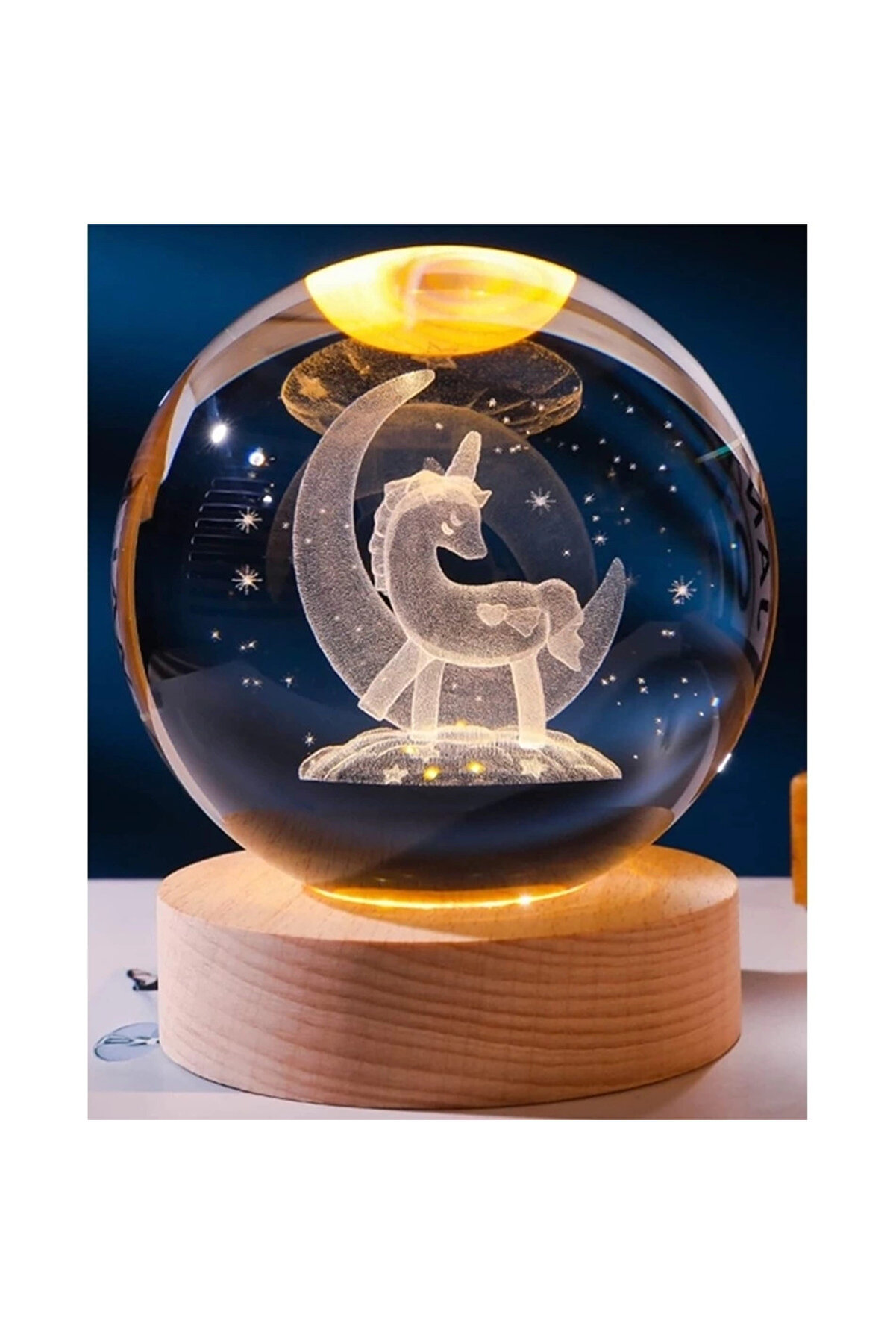 gizmurstore Dekoratif Ay İçinde Unicorn Tasarımlı Ahşap Altlıklı Işıklı Cam Küre Cam:8cm Ahşap:2cm Büyük Boy