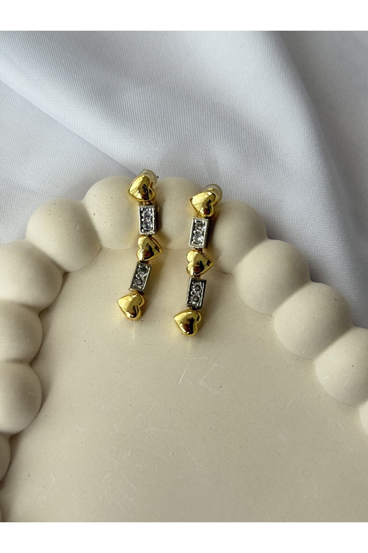 Ateli̇er Emi̇ne Kalp Desenli̇ Sallantılı Küpe