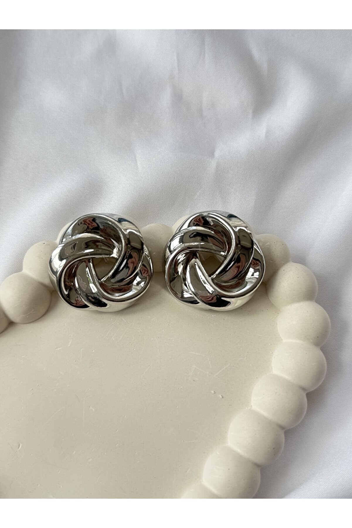 Ateli̇er Emi̇ne Sarmal Halka Küpe