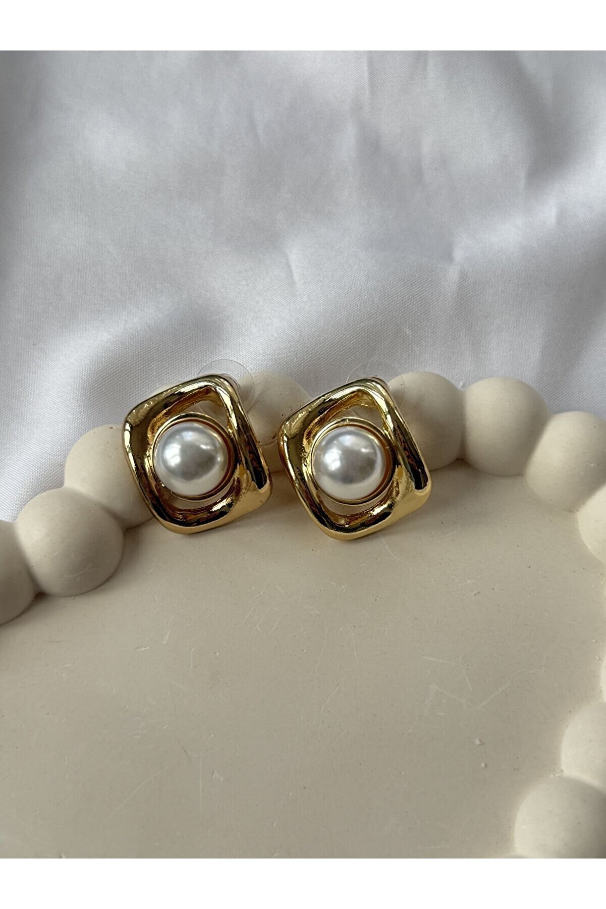 Ateli̇er Emi̇ne İnci̇li̇ Gold Küpe