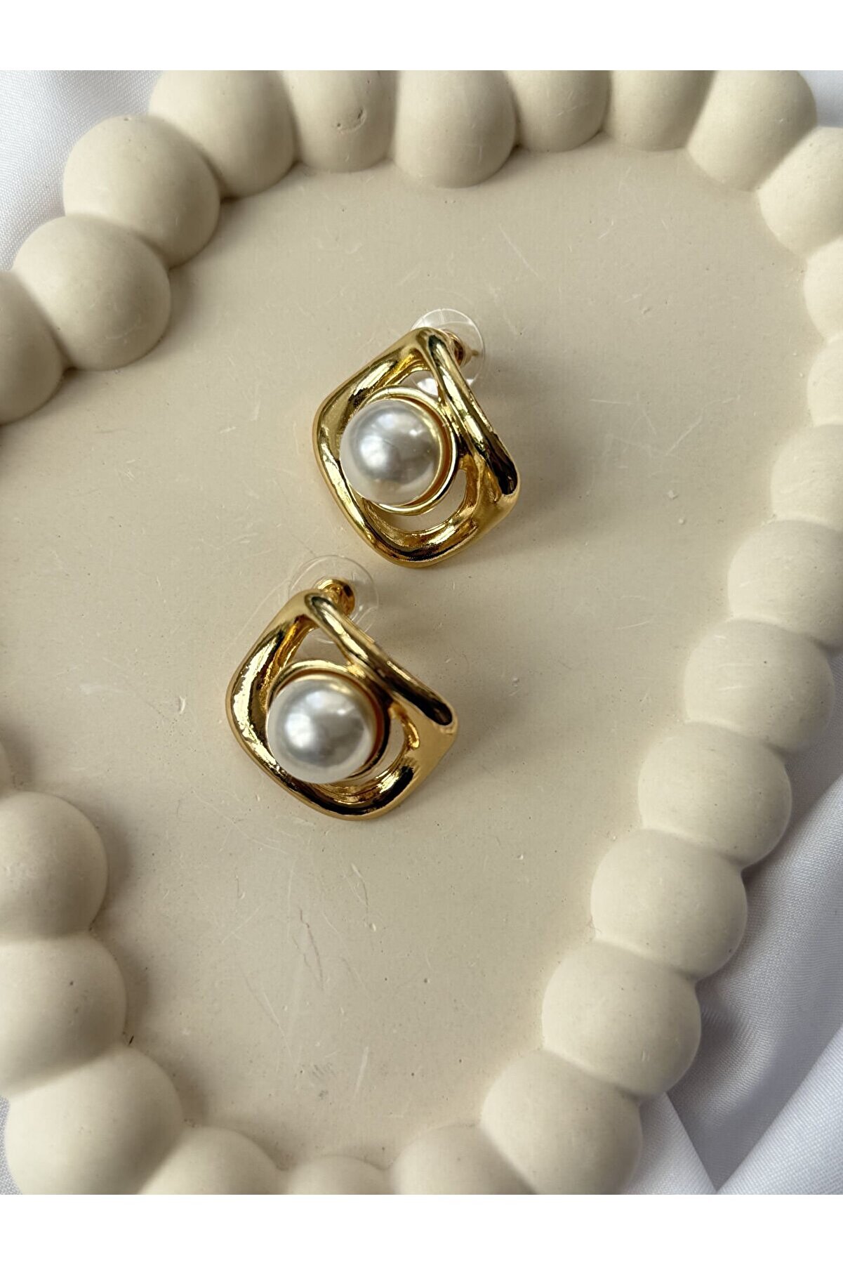 Ateli̇er Emi̇ne İnci̇li̇ Gold Küpe