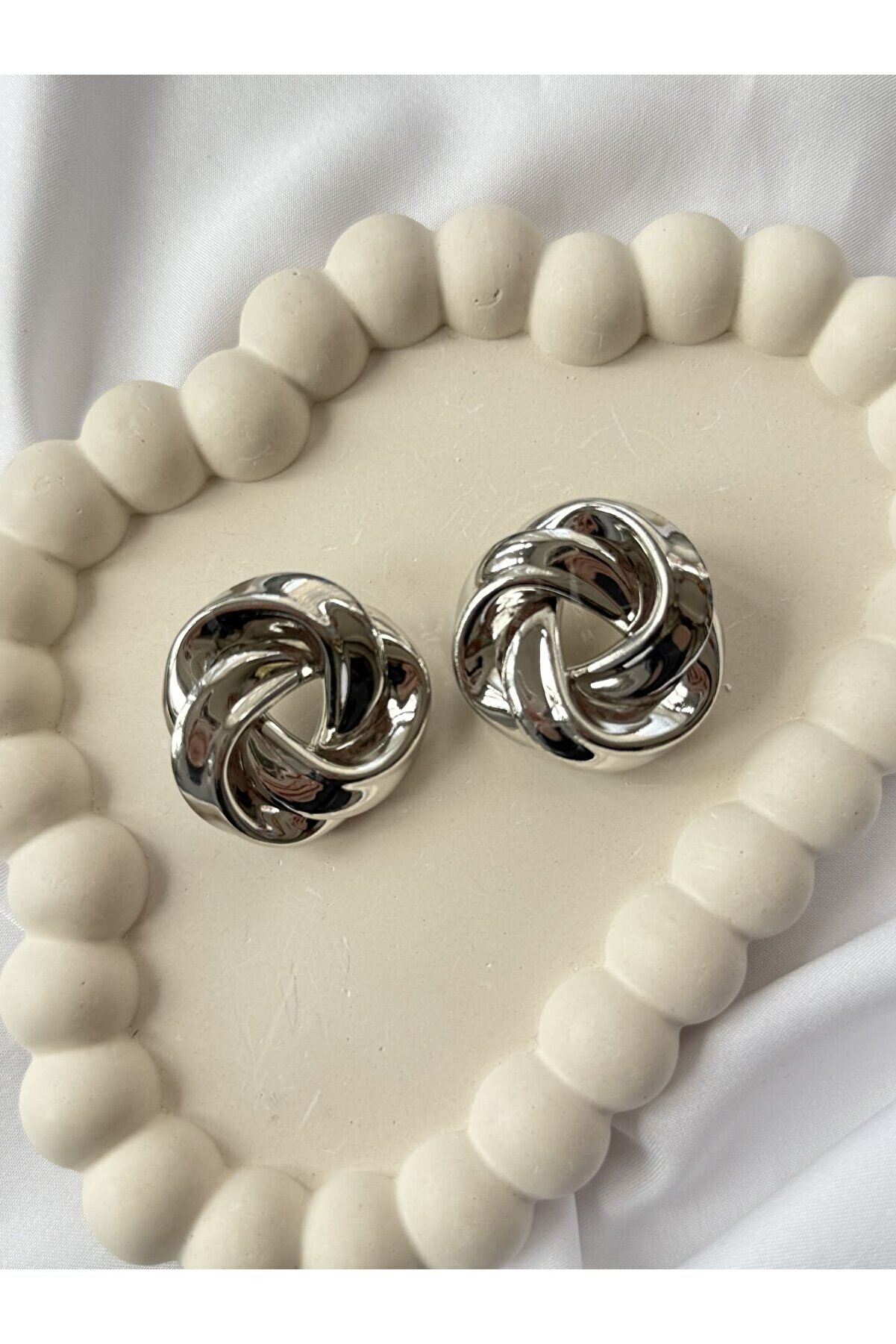 Ateli̇er Emi̇ne Sarmal Halka Küpe