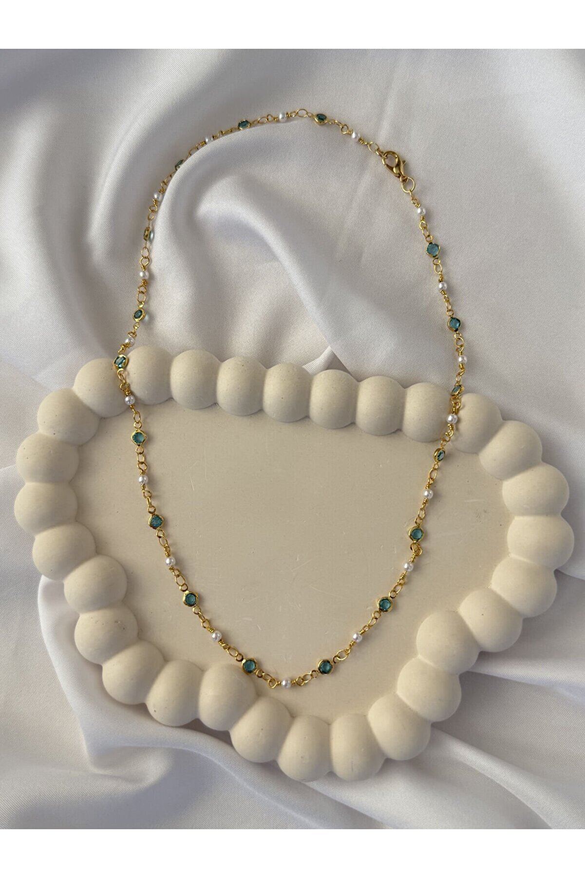 Ateli̇er Emi̇ne Mavi̇ İşlemeli̇ Gold Kolye