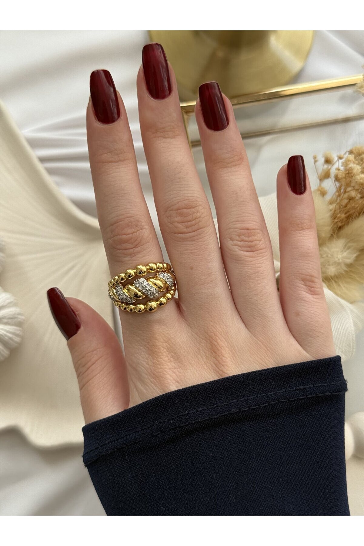 Ateli̇er Emi̇ne Taşlı Burgulu Gold Yüzük