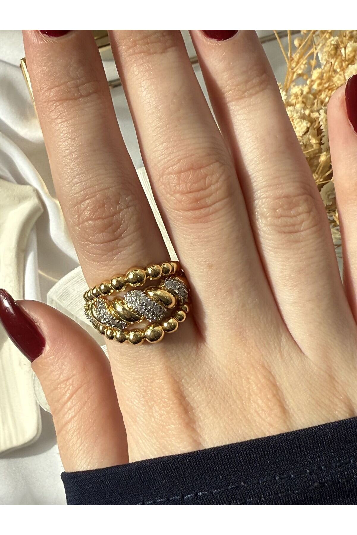 Ateli̇er Emi̇ne Taşlı Burgulu Gold Yüzük