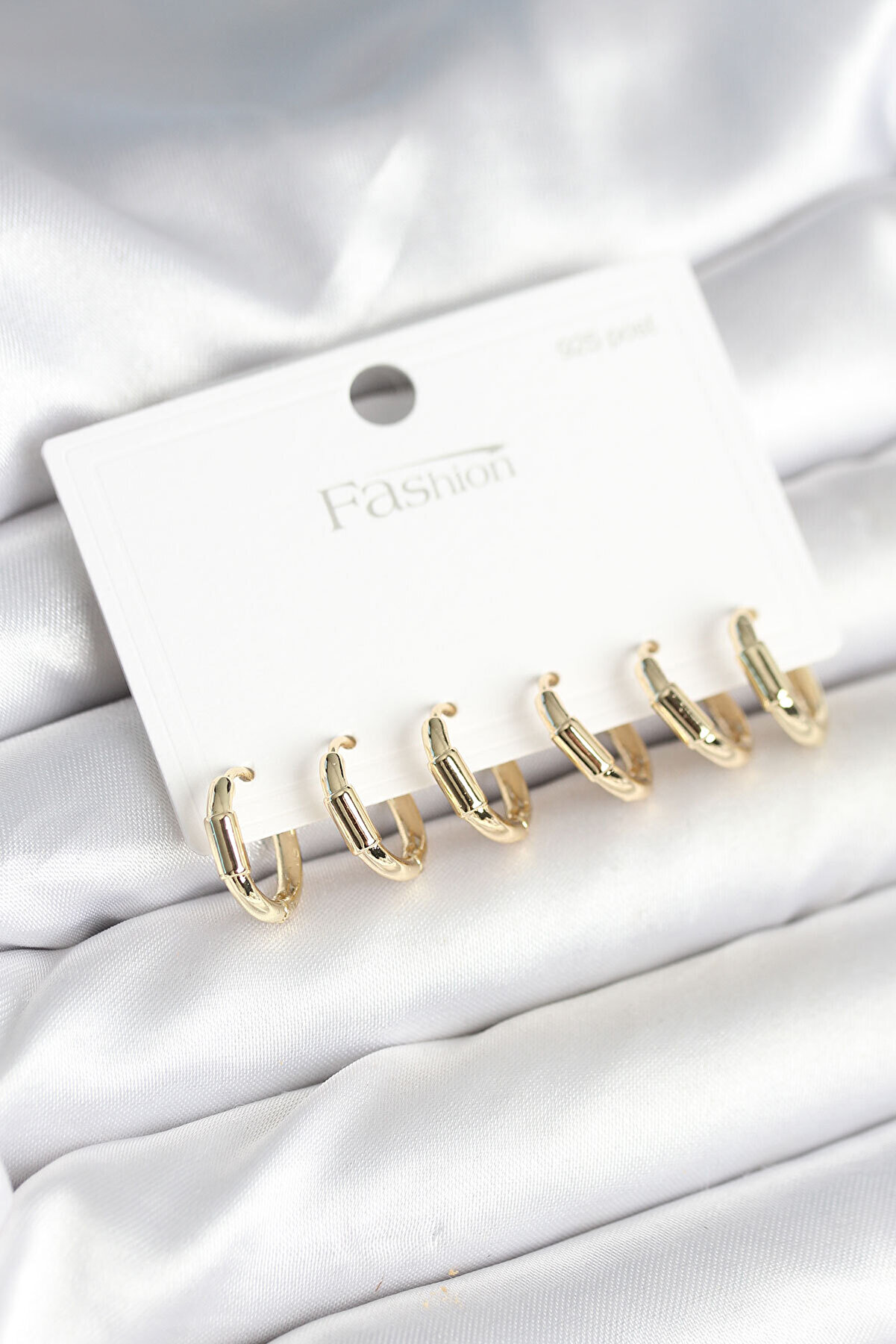 Toptan Bulurum Gold Renk Pirinç Halka Model 925 Ayar Gümüş Çivili Kadın Küpe Seti