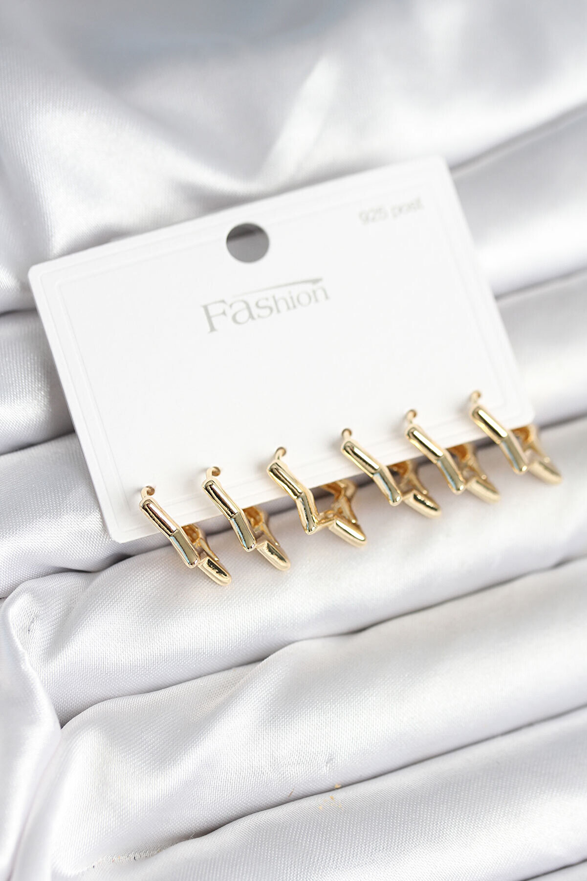 Toptan Bulurum Yıldız Model Gold Renk 925 Ayar Gümüş Çivili Kadın Küpe Seti