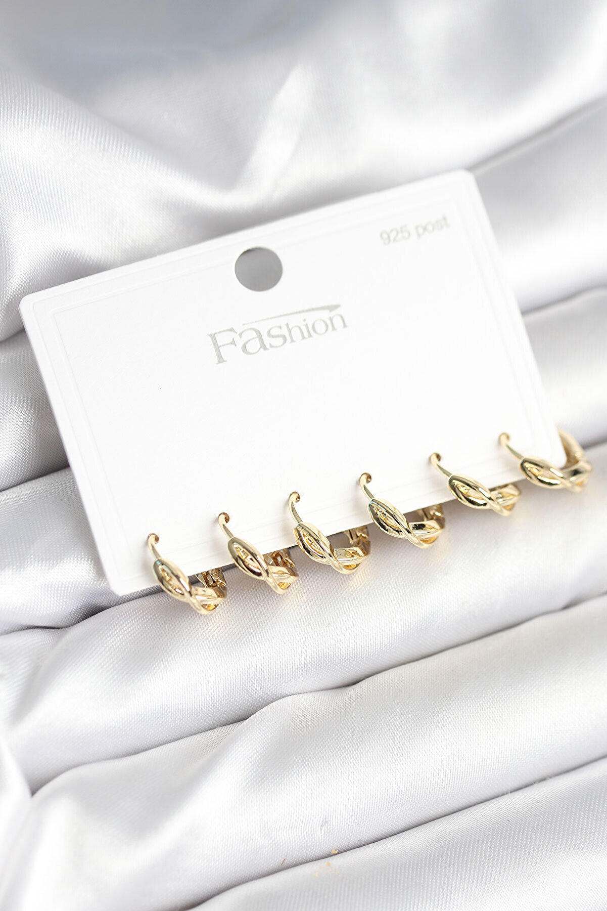 Toptan Bulurum Gold Renk Pirinç Sarmal Model 925 Ayar Gümüş Çivili Kadın Küpe Seti